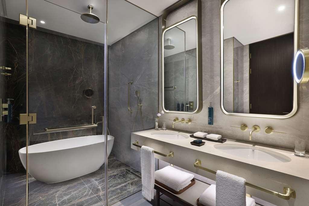 Embassy Suites By Hilton Dubai Business Bay חדר תמונה